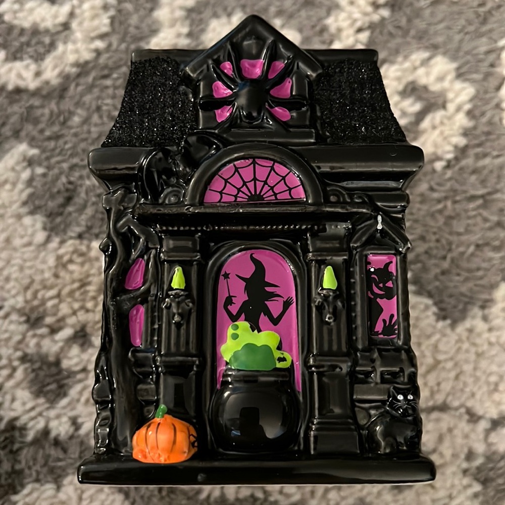 Bath & Body Works Halloween Haunted House soap holder, EUC!